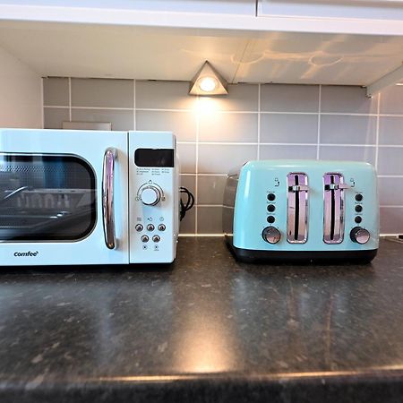 Superb 4 Bedroom Flat In The Heart Of Camden Town Лондон Екстериор снимка