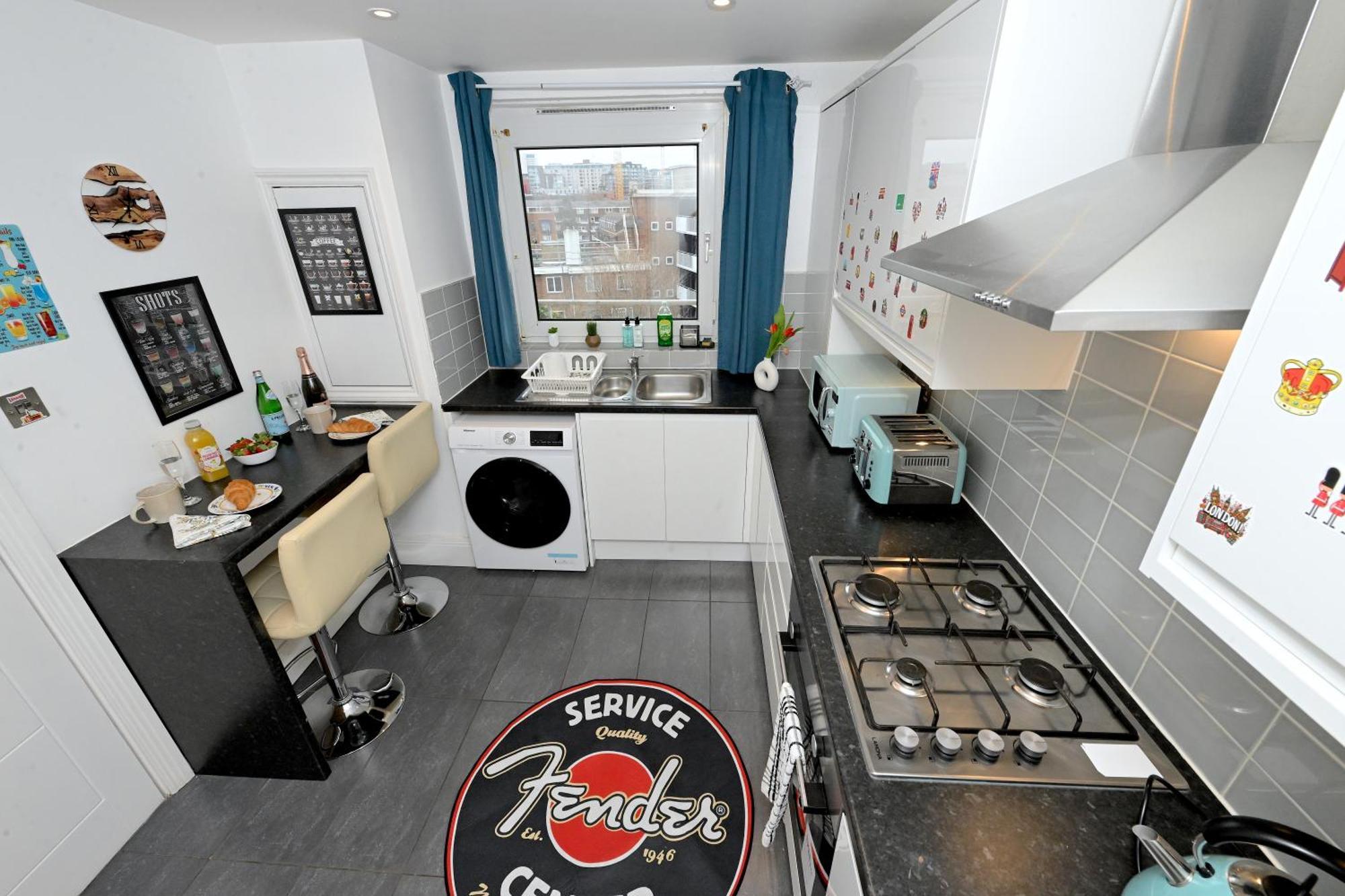 Superb 4 Bedroom Flat In The Heart Of Camden Town Лондон Екстериор снимка