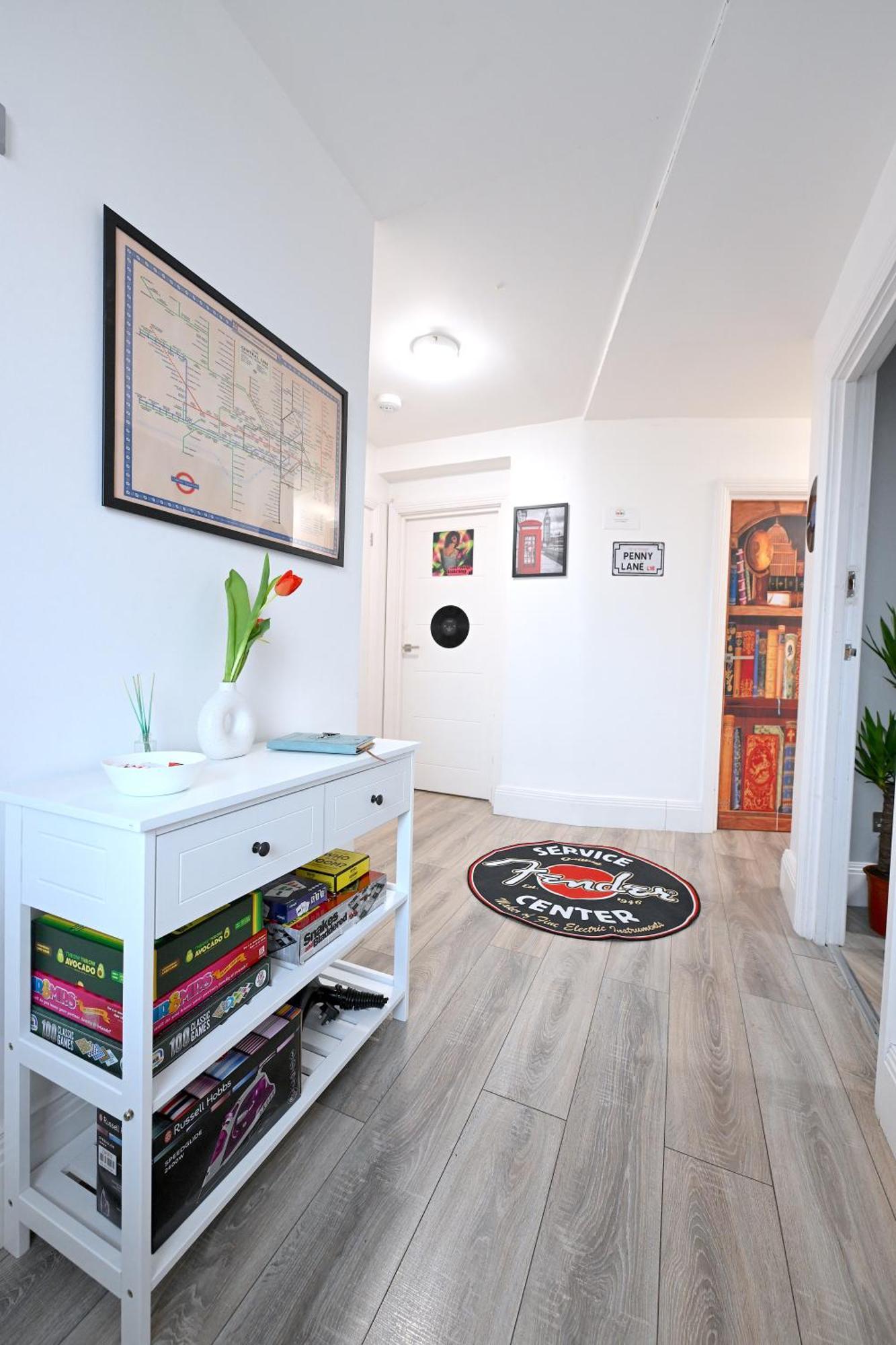 Superb 4 Bedroom Flat In The Heart Of Camden Town Лондон Екстериор снимка