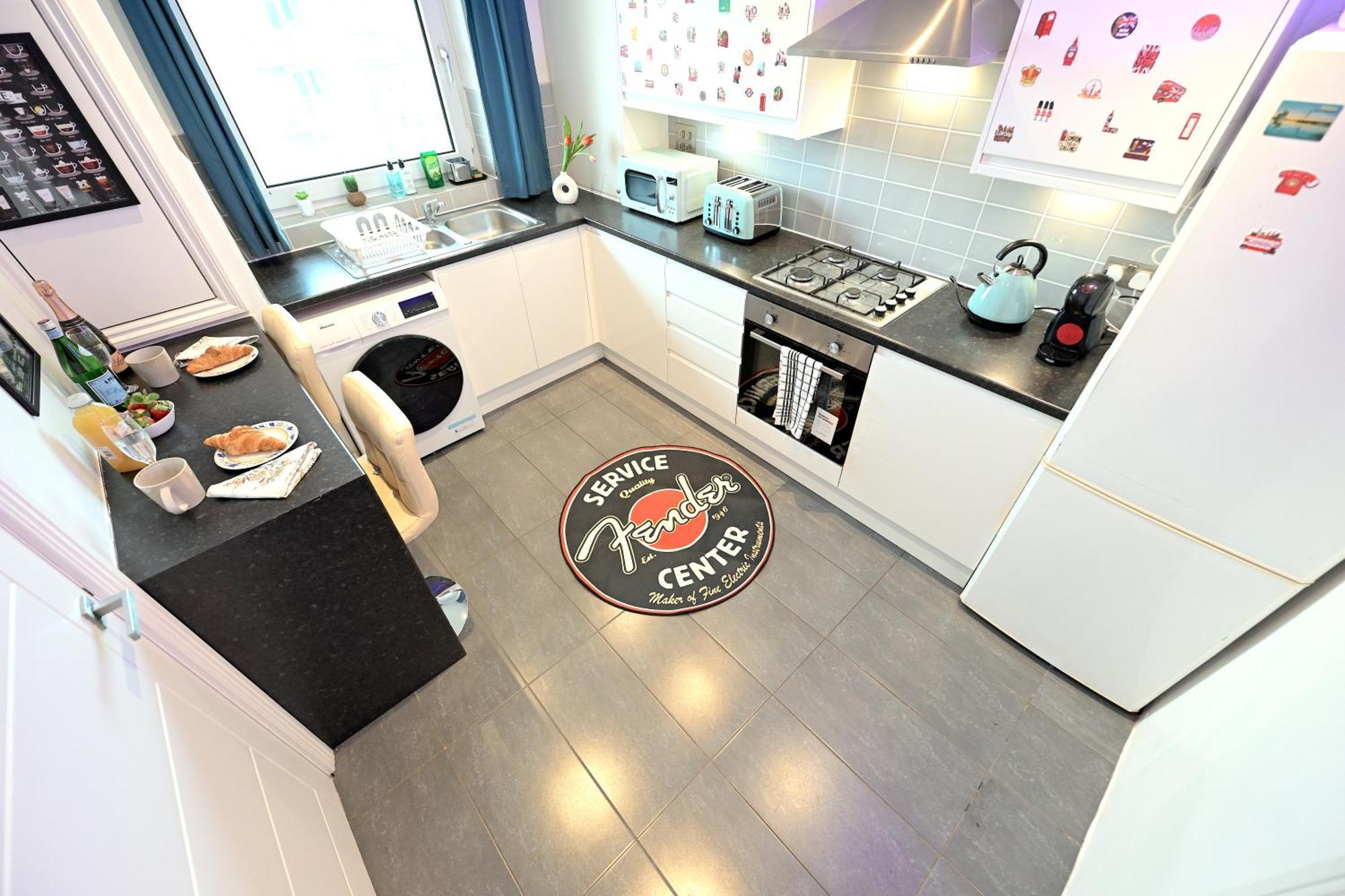 Superb 4 Bedroom Flat In The Heart Of Camden Town Лондон Екстериор снимка