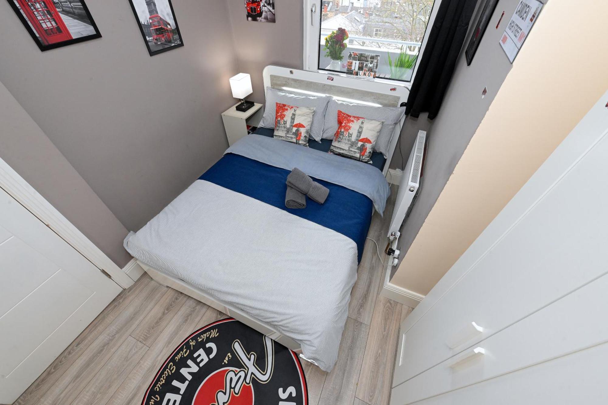 Superb 4 Bedroom Flat In The Heart Of Camden Town Лондон Екстериор снимка