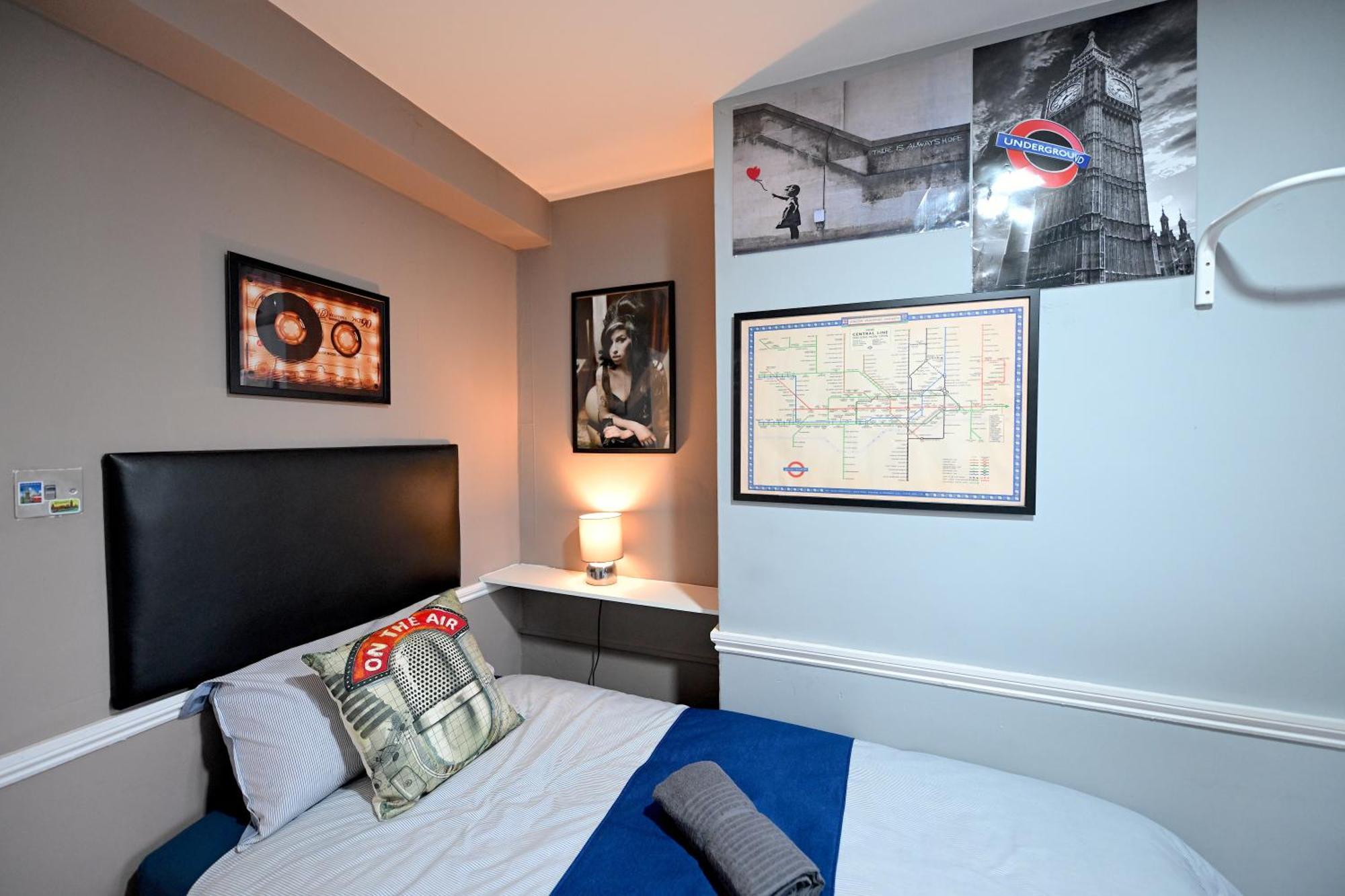 Superb 4 Bedroom Flat In The Heart Of Camden Town Лондон Екстериор снимка