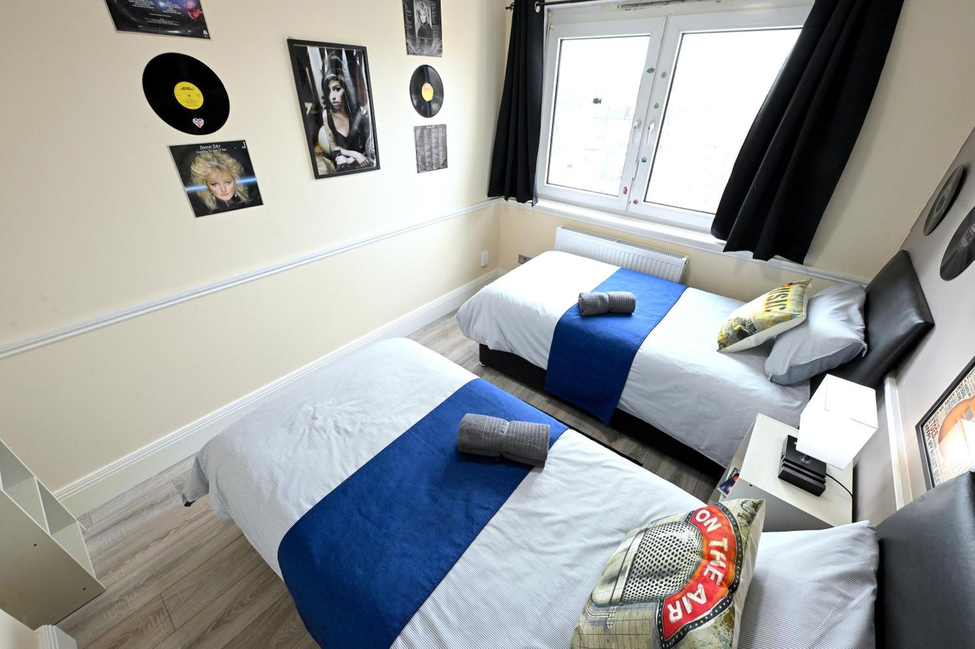 Superb 4 Bedroom Flat In The Heart Of Camden Town Лондон Екстериор снимка