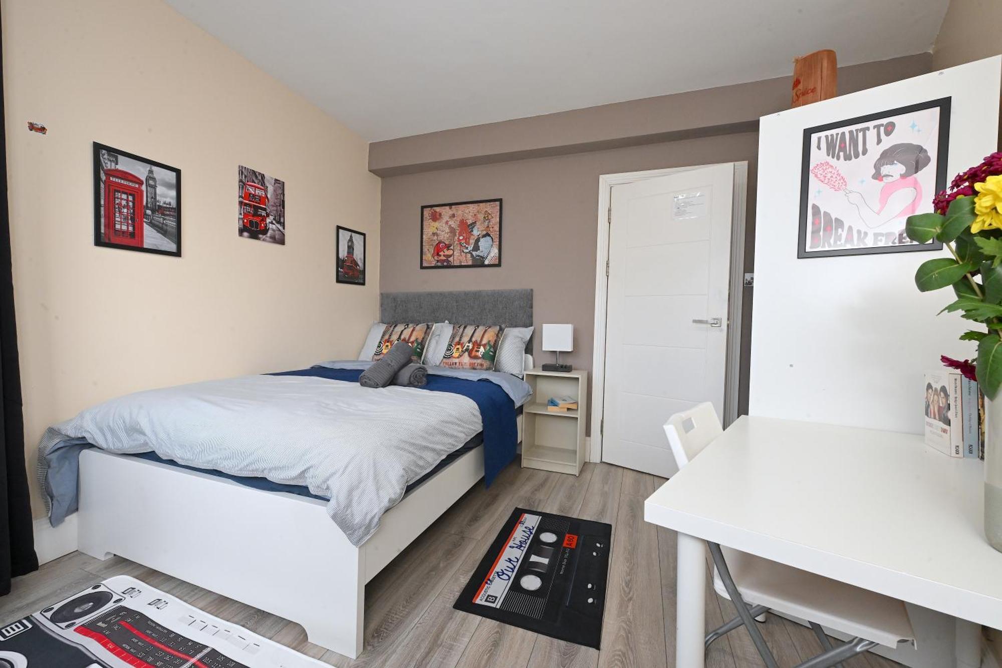 Superb 4 Bedroom Flat In The Heart Of Camden Town Лондон Екстериор снимка
