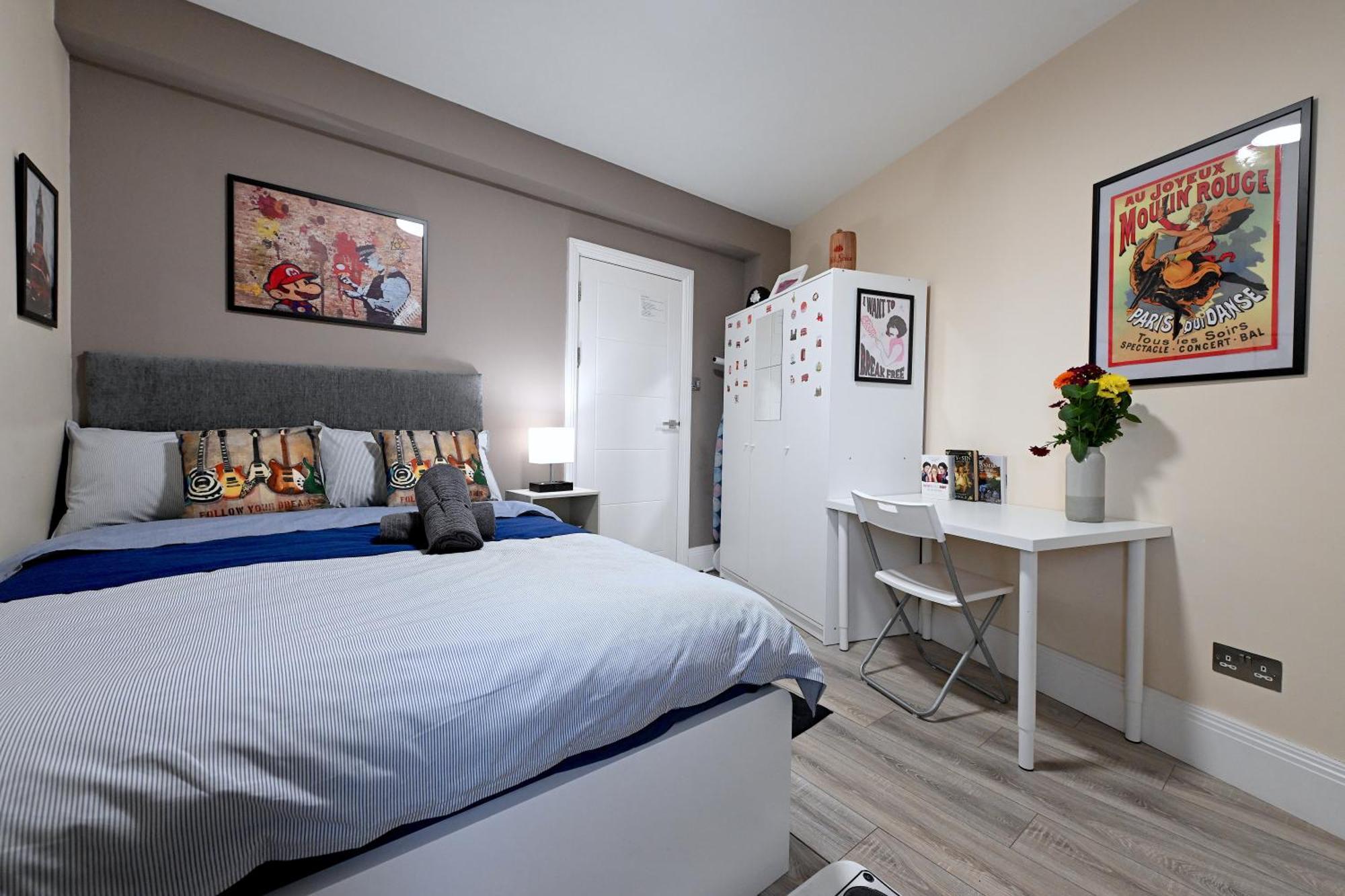 Superb 4 Bedroom Flat In The Heart Of Camden Town Лондон Екстериор снимка
