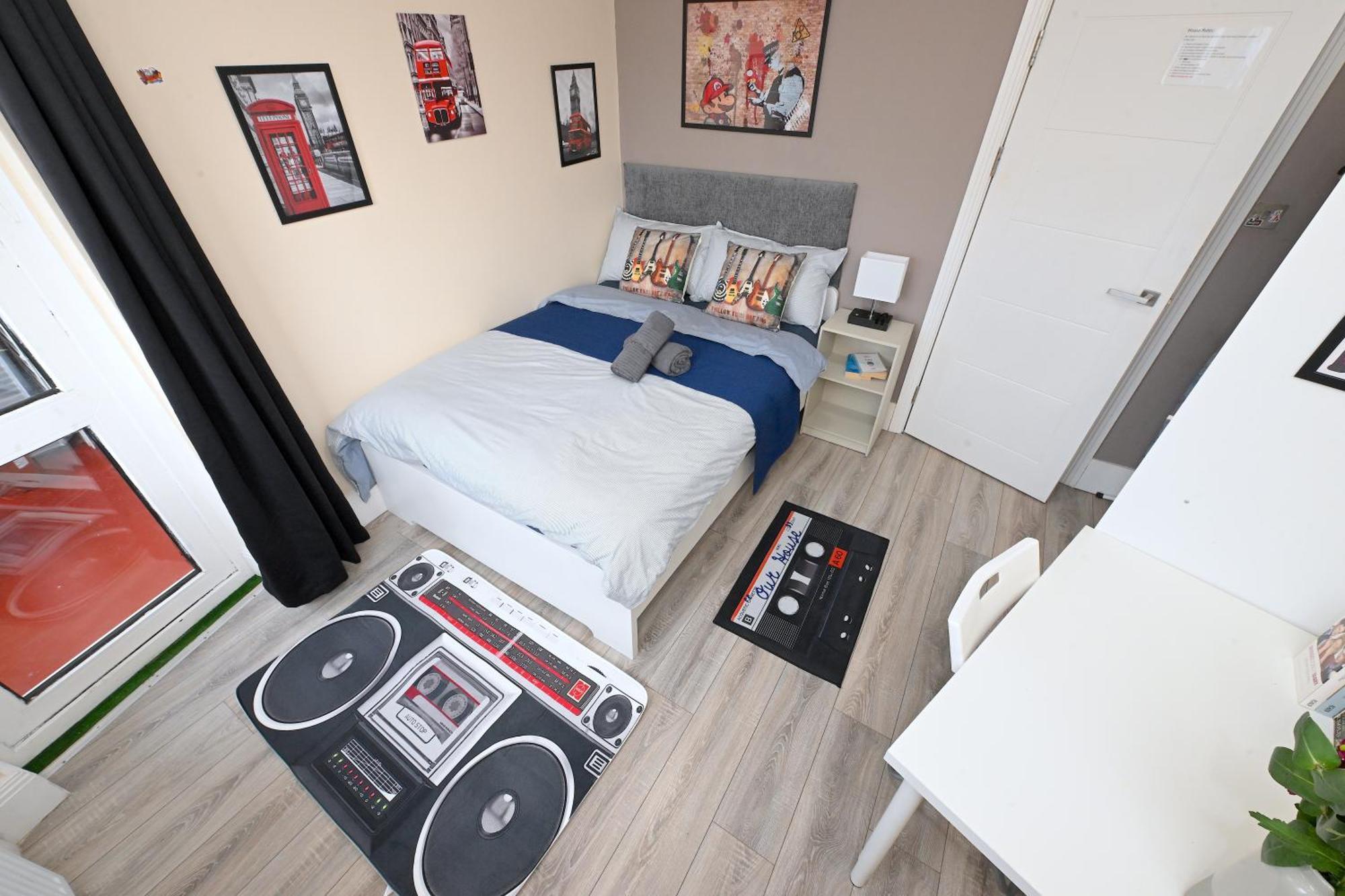 Superb 4 Bedroom Flat In The Heart Of Camden Town Лондон Екстериор снимка